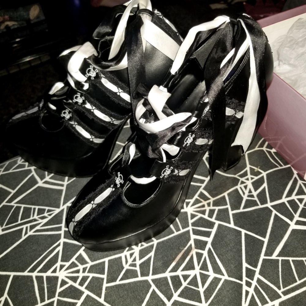 Size 11 Demonia shoes. Rare! Worn once. Can only find these in red now.